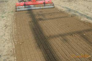 河北双天系列深松整地联合机产品，可对土壤进行全方位的深松、打破多年浅耕形成的犁底层，彻底解决耕地板结问题。
