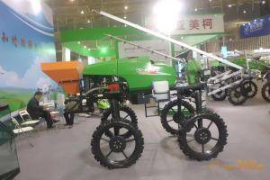 第八届中国（江苏）国际农业机械展览会现场。此图为埃森农机常州有限公司展厅。