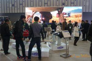 第八届中国（江苏）国际农业机械展览会现场。此图为福田雷沃国际重工股份有限公司展厅。