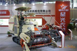 第八届中国（江苏）国际农业机械展览会现场。此图为星光农机股份有限公司展厅。