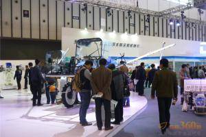 第八届中国（江苏）国际农业机械展览会现场。此图为东风井关农业机械有限公司展厅。