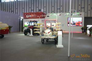 第八届中国（江苏）国际农业机械展览会现场。此图为东风井关农业机械有限公司展厅。