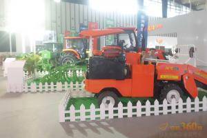 第八届中国（江苏）国际农业机械展览会现场。此图为山东常林机械集团有限公司展厅。