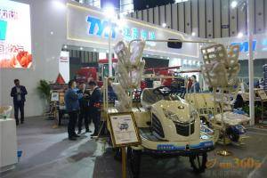 第八届中国（江苏）国际农业机械展览会现场。此图为江苏东洋机械有限公司展厅。