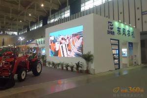 第八届中国（江苏）国际农业机械展览会现场。此图为常州东风农机集团有限公司展厅。