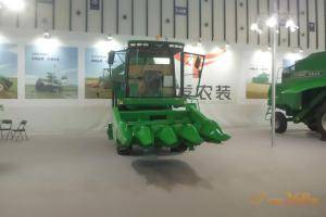 第八届中国（江苏）国际农业机械展览会现场。此图为常州常发农业机械营销有限公司展厅。