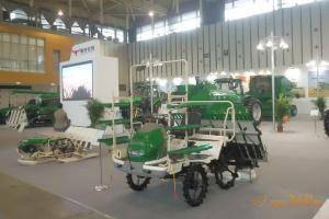 第八届中国（江苏）国际农业机械展览会现场。此图为常州常发农业机械营销有限公司展厅。