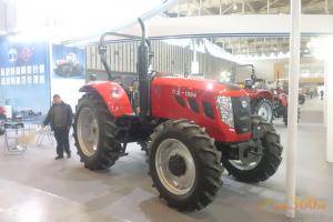 第八届中国（江苏）国际农业机械展览会现场。此图为江苏清拖农业装备有限公司展厅。
