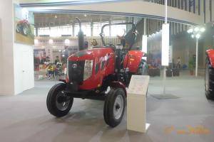 第八届中国（江苏）国际农业机械展览会现场。此图为江苏清拖农业装备有限公司展厅。