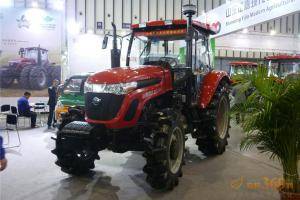 第八届中国（江苏）国际农业机械展览会现场。此图为山东五征集团有限公司展厅。