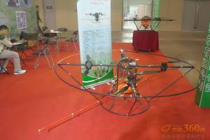 第八届中国（江苏）国际农业机械展览会现场。此图为苏州绿农航空植保科技有限公司展厅。