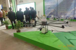 第八届中国（江苏）国际农业机械展览会现场。此图为南京天路农业机械有限公司展厅。