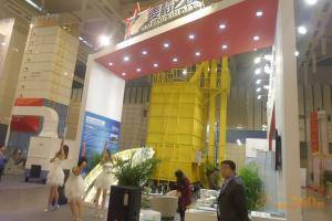 第八届中国（江苏）国际农业机械展览会现场。此图为合肥麦稻之星机械科技股份有限公司展厅。