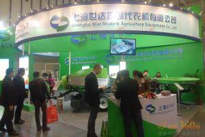 第八届中国（江苏）国际农业机械展览会现场。此图为上海世达尔现代农机有限公司展厅。