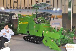 第八届中国（江苏）国际农业机械展览会现场。此图为中联重机股份有限公司展厅。