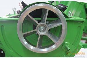 扇形脱粒皮带轮：在运行的同时，运用风扇的原理给自身强制散热，使用更持久，更耐用，降低维护成本。