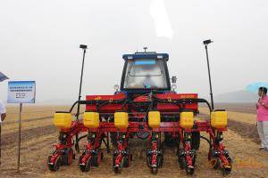 福田雷沃举办“玉米生产全程机械化示范基地观摩活动” 
