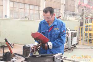 常林农装电焊工技能状元——徐勤国。