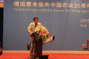 中国农机流通协会副会长陈涛发表致辞。
