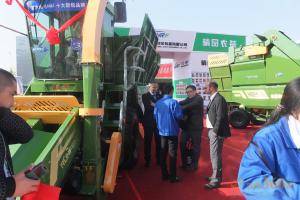 青岛广汇•润丰:重拳亮相2015年中国国际农机展。