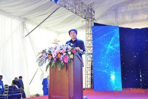 四川农业大学副校长杨文钰，他演讲的主题是农机与农艺如何有机融合，推动农机产业全程机械化。
