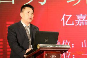 徐州徐轮橡胶有限公司处长吴卫国先生作为供应商代表上台致辞。