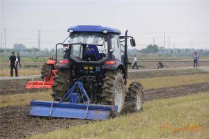 雷沃欧豹拖拉机与旋耕机作业效果好、速度快。