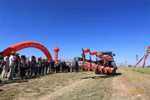 全系列牧草设备的盛宴—2016格兰集团牧草机械演示会