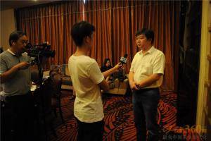 执行副总经理叶永青在接受荆门市广播电视台采访。