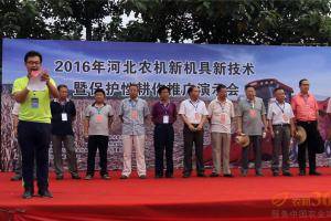 河北省农机演示会：时风玉米收割机系列产品性能俱佳