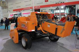 星光农机在武汉农机展上展出的产品。