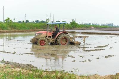 湖北60万台农机一线救灾.jpg