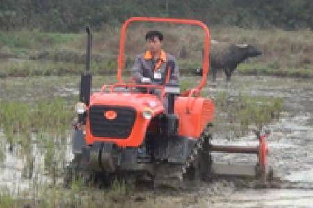 湖南农夫机电有限公司履带拖拉机作业视频