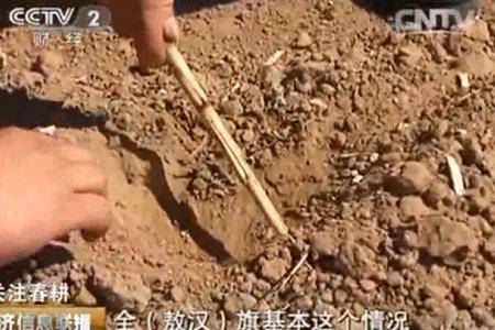 内蒙古赤峰水库干涸见底 六成耕地无法播种