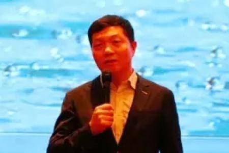 中国一拖营销中心副总经理谈磊做主题演讲