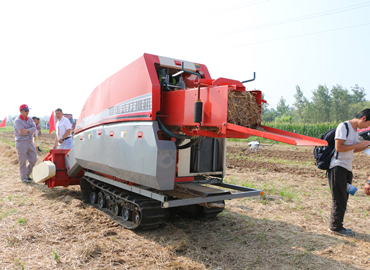 星光农机9YFL-1.9型履带自走式方草捆打捆机