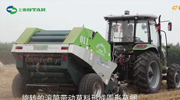 圆草捆打捆机作业