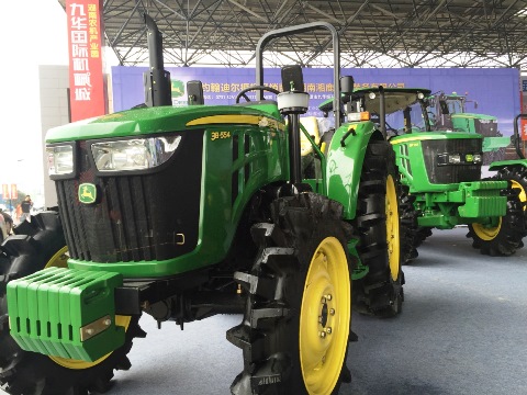 约翰迪尔全新国三产品首次亮相中南农机展