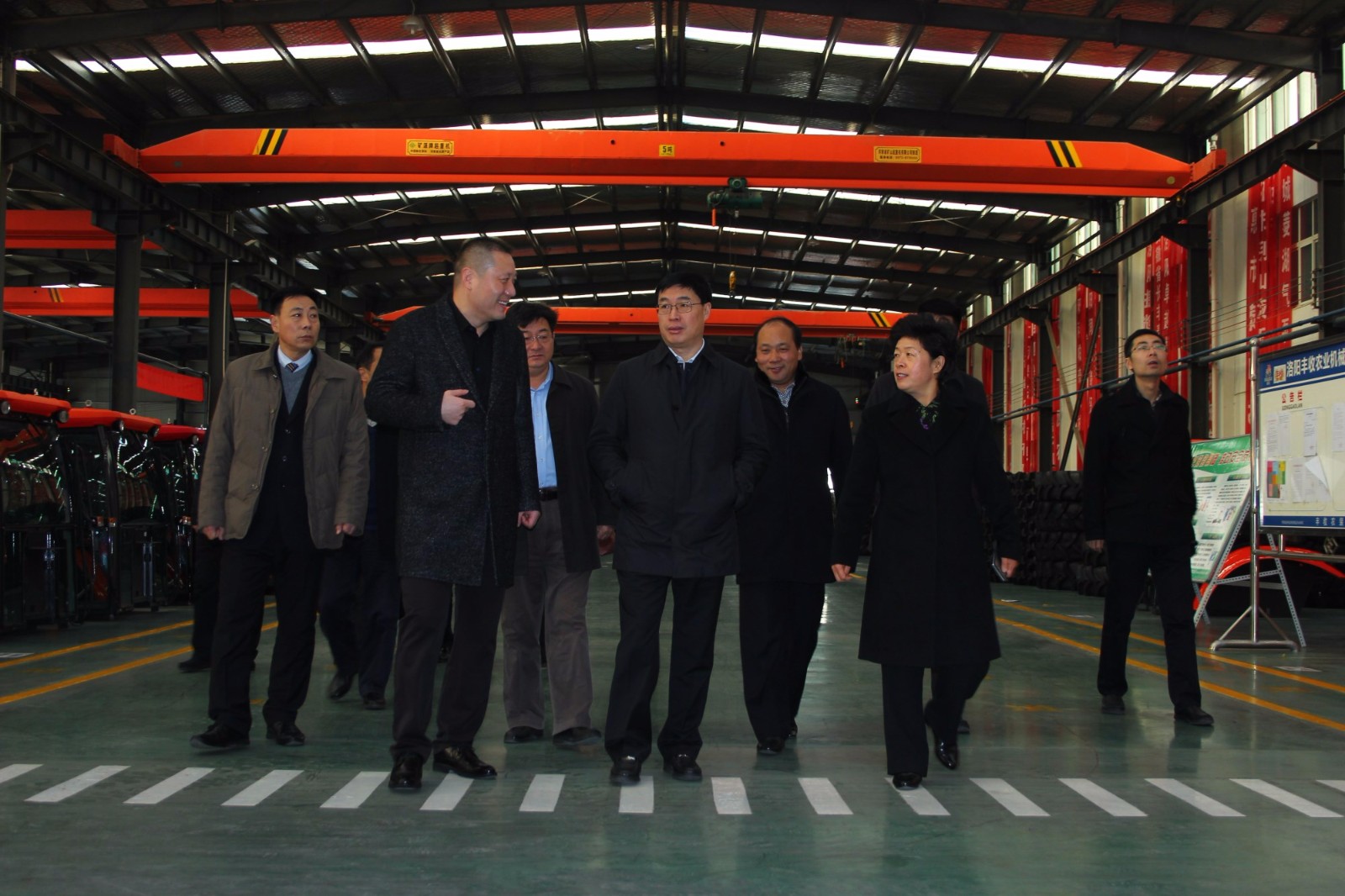 安颖芳,县委副书记仝宇鹏,宜阳县委常委,纪委书记袁金怀等领导陪同下